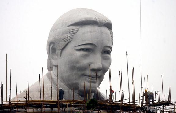 ����ʡ֣���У�һ����8��¥�ߵ����������������֣����֣�����������˽⣬��������ߴ�24.15�ף�������ʯ�ģ���֣��һ�ҵ�λ�Ӹ�����̺��˵�֣�ݵġ�����Ļ���ռ��800��ƽ���ף�����Ƴ�һ����������