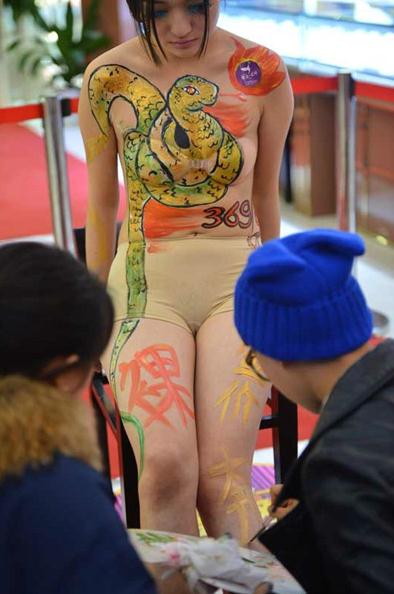 �Ͼ�����ʻ���Ů�㱼�ۻƽ���Ů�ز������չʾ����㱼