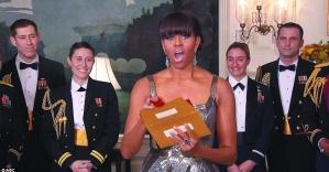 ��˹�����׿���������裬��˹�������˴������ڱ��Ĺ���Ϸ������Ů����