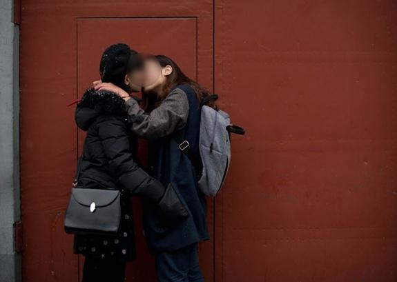 ����һ��Ůͬ�������Ǽ���ܷ߶�ӵ�ǣ���������Ա姴�꿽�ͷ����