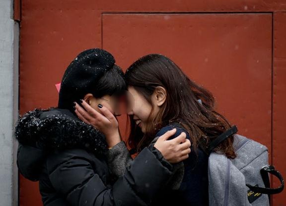 ����һ��Ůͬ�������Ǽ���ܷ߶�ӵ�ǣ���������Ա姴�꿽�ͷ����