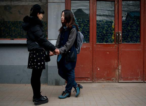 ����һ��Ůͬ�������Ǽ���ܷ߶�ӵ�ǣ���������Ա姴�꿽�ͷ����