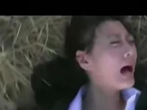 《箭在弦上》女角遭轮奸后裤子自动穿上射杀日军