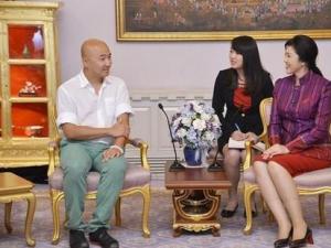 ​徐峥见泰总理英拉着装被批 指有损中国人国际形象