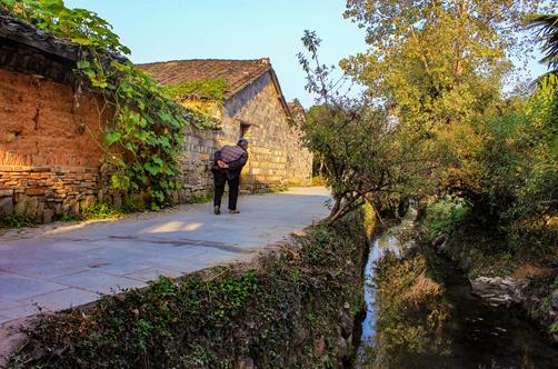 2021年退下来的村干部有补助吗?退休的村干部每月补多少钱?
