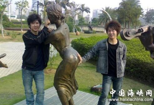 а���Ц�ں�ͼ����ִ�����������ꡱ���ź�Ӱ��(��ͼ)