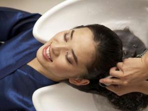 防晒霜能助头发防晒吗？美丽秀发日常洗护要点