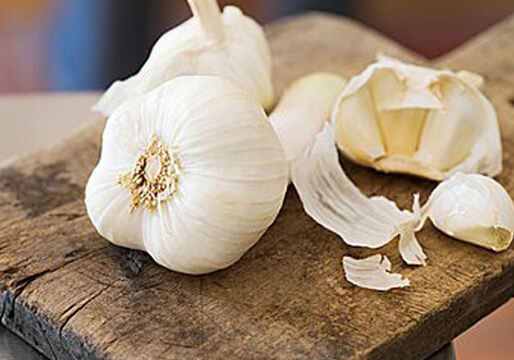 烤大蒜泡水能止咳吗?有效止咳偏方推荐