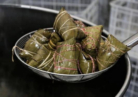 煮粽子的水可以煮粥煮饭吗?煮粽子的水可以再煮粽子吗?