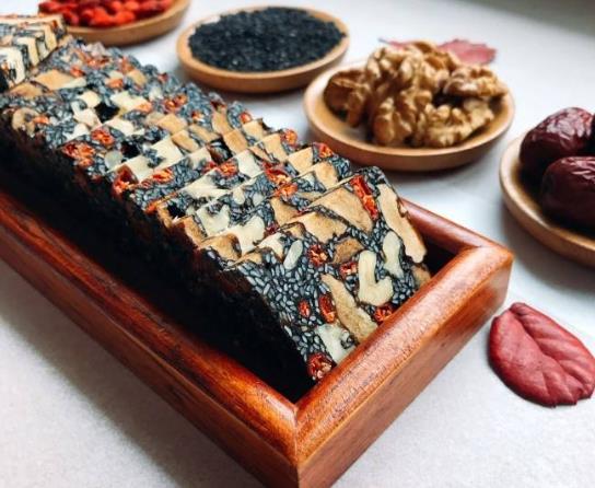 阿胶糕做好后放锡纸还是油纸?阿胶糕酒味浓点好还是不浓好