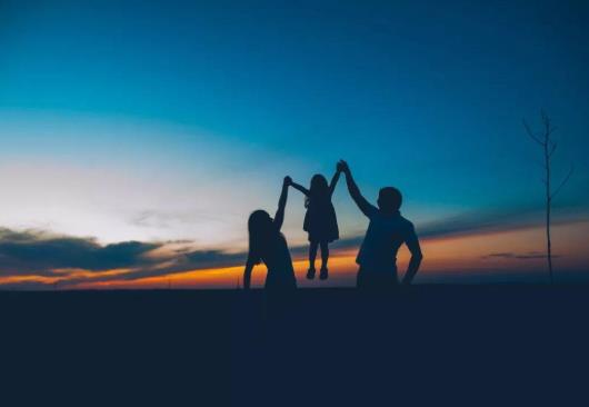 婴儿湿疹用金银花水擦有效果吗?婴儿湿疹要不要勤洗澡?