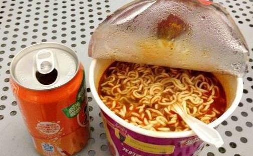 世界上最“硬核”的泡面方式排行榜 板蓝根泡面排名第一