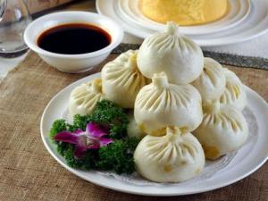 泡打粉和酵母的区别？泡打粉和酵母能一起用吗