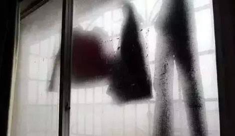 回南天衣物如何防潮?回南天墙上发霉怎么处理