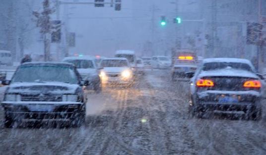 雨雾中行车应减速