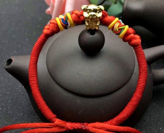 本命年戴红绳还是红腰带?本命年可以不戴红绳吗