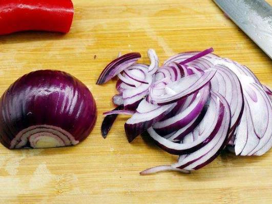 洋葱怎么切不辣眼睛?怎么放洋葱不发芽