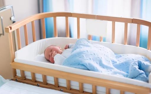 婴儿床买什么材质的好 婴儿床选购要注意什么