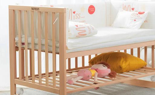 婴儿床买什么材质的好 婴儿床选购要注意什么