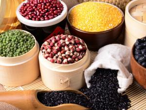 吃粗粮腹胀怎么办？吃粗粮应多喝水