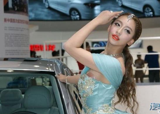 ��չŮ������ߺ죺90�������ģ����ͯ�վ�����լ�д��ĵ��� ��⳵չŮ��