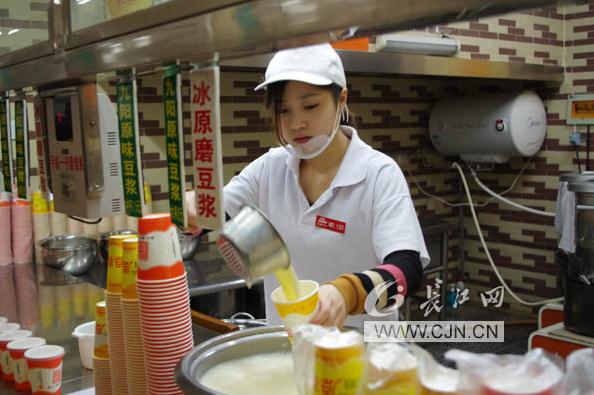 �人���пƼ���ѧ��������ʩ��У԰�ߺ� �崿�������䡰�̲����á�