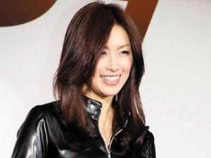 酒井法子复出超酷性感装露面 吸吮手指旧照疯传