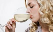 饮酒多少算过量？喝多少酒算喝得太多？喝酒的危害