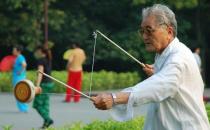 音乐疗法：美妙音乐缓解老人心理