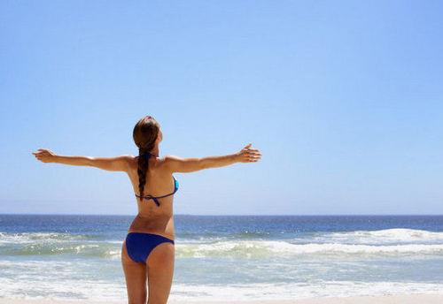 美容休闲两不误：小长假期护肤指南“防晒、保湿、美白”