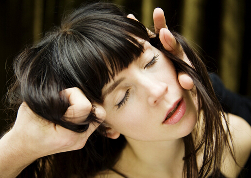 头发分叉是什么原因？头发分叉护理小窍门