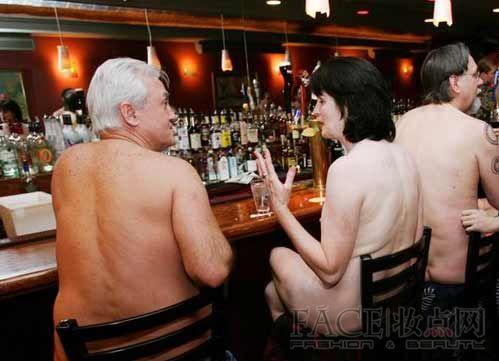 纽约街头曼哈顿裸体餐馆生意红火，高素质裸体就餐异类分享