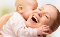 产后喂乳胸部会下垂？如何防止胸部下垂？