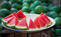 吃西瓜有啥好处？西瓜能缓解肌肉酸痛