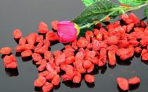 枸杞子泡水能补肾-枸杞泡水喝多少合适？