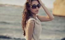 学女星化妆：用银色眼线灌入清凉感