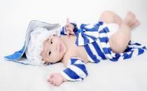 宝宝睡姿会影响拥抱姿势？