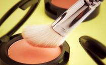 怎么化妆才能增添分层效果？