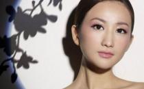 如何收缩毛孔？酸奶洗脸需要注意什么？