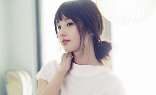 短发应该怎么扎？侧分扎发