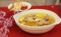 喝鸡汤能够帮助治疗感冒！