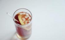 喝柠檬水的好处-盐水柠檬补充能量