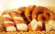 面包的营养价值：面包富含蛋白质