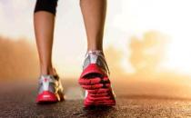 从走路姿势和鞋底磨损程度看人的健康状况