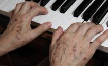 长了老年斑就别再暴晒了！危险