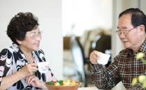 老人饮食的“一二三四五”原则