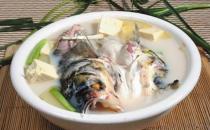 炖鱼怎么做好吃？炖鱼时加块豆腐营养翻倍