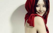 女人怎么才能旺桃花？穿着睡衣的可爱姿态