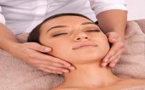 唇部按摩法 呵护你的双唇