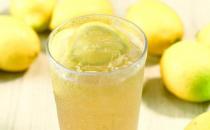 预防胃癌从饮食习惯开始 喝绿茶吃水果可防胃癌